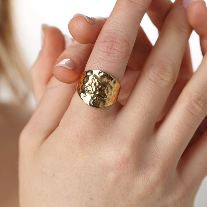 Yrsa - Ring med Stjärna Rostfritt Stål