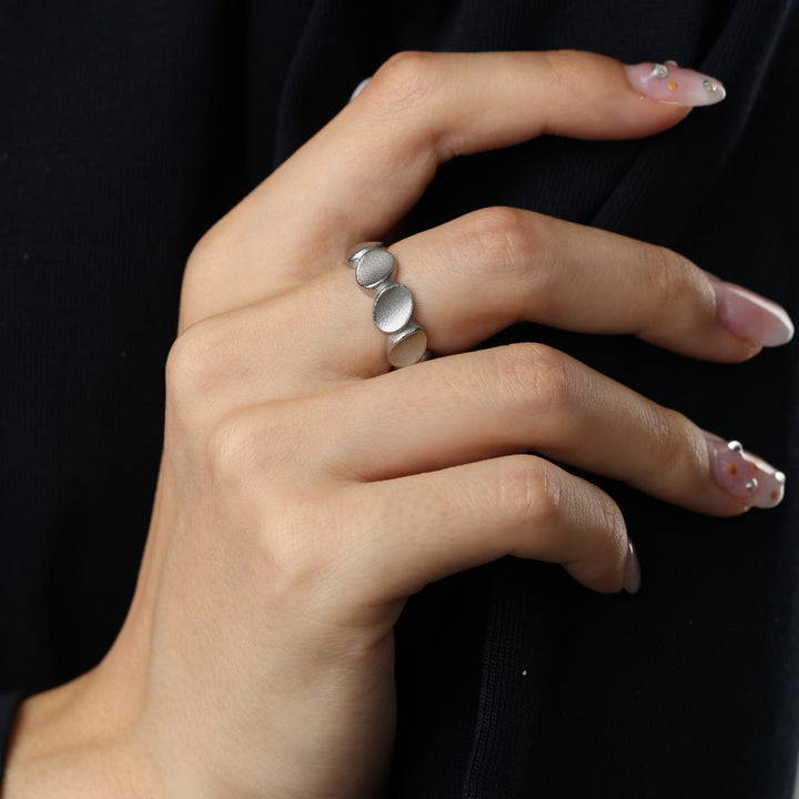 Gulli – organisk ring i rostfritt stål, silver | Timi of Sweden